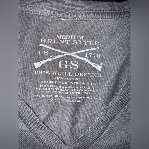 Women’s Grunt Style Charcoal Gray Tee with Red Graphics in Size M - Picture 6 of 6